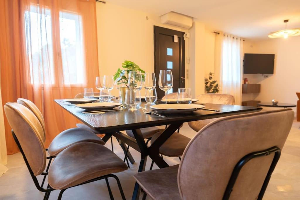 Apartment Avec 2 Jacuzzi Balneo, Parking Nizza